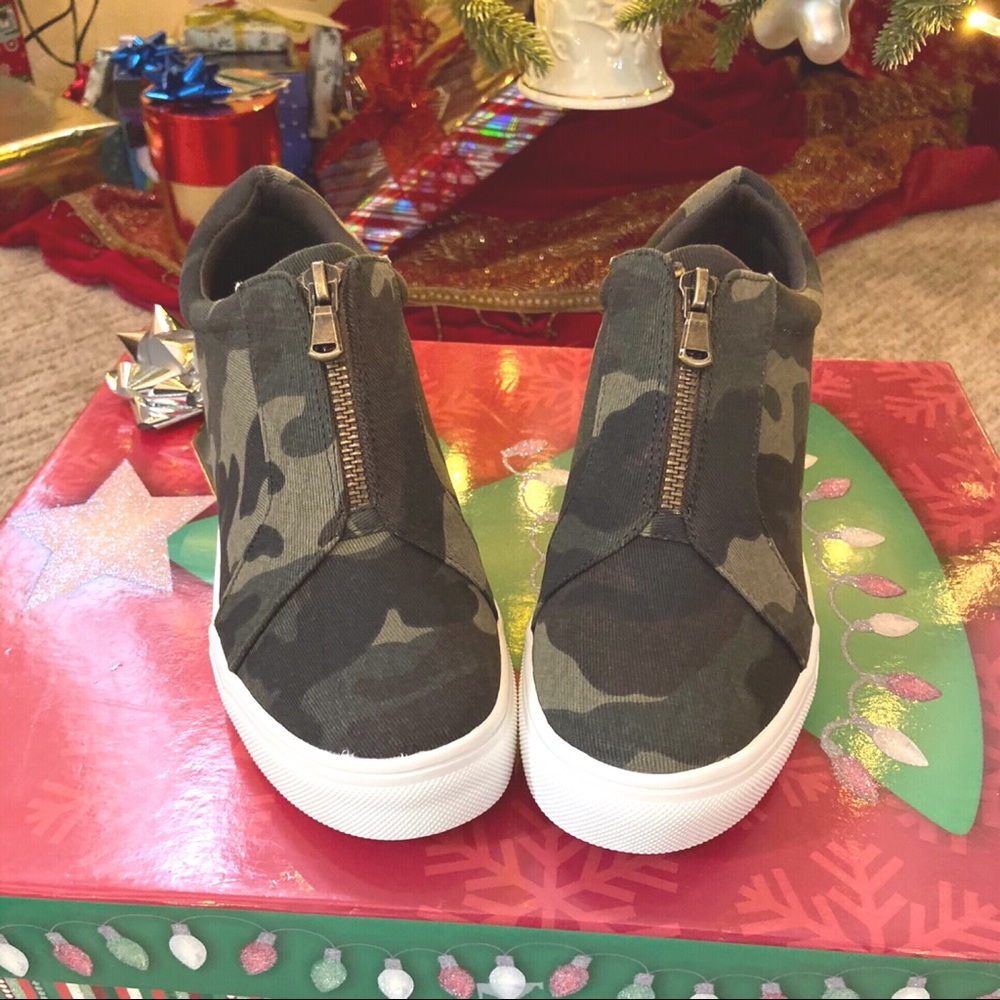 CLEARANCE-FIRM‼️5🌟Dex Camo Sneakers - Picture 5 of 7